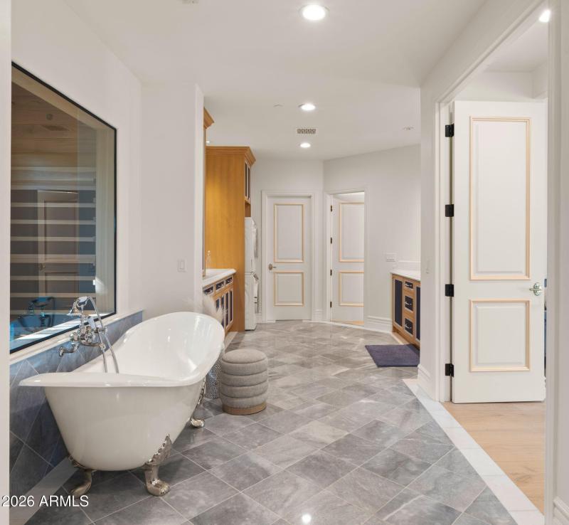 85-web-or-mls-Primary Bedroom11