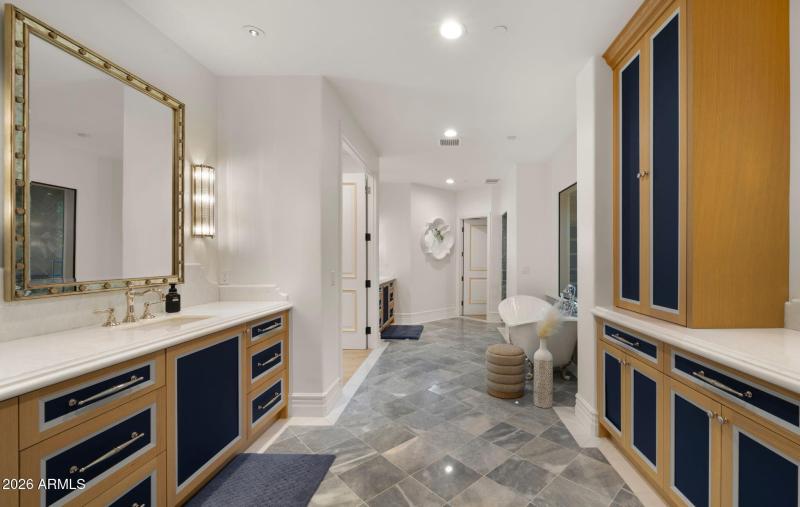 90-web-or-mls-Primary Bedroom12