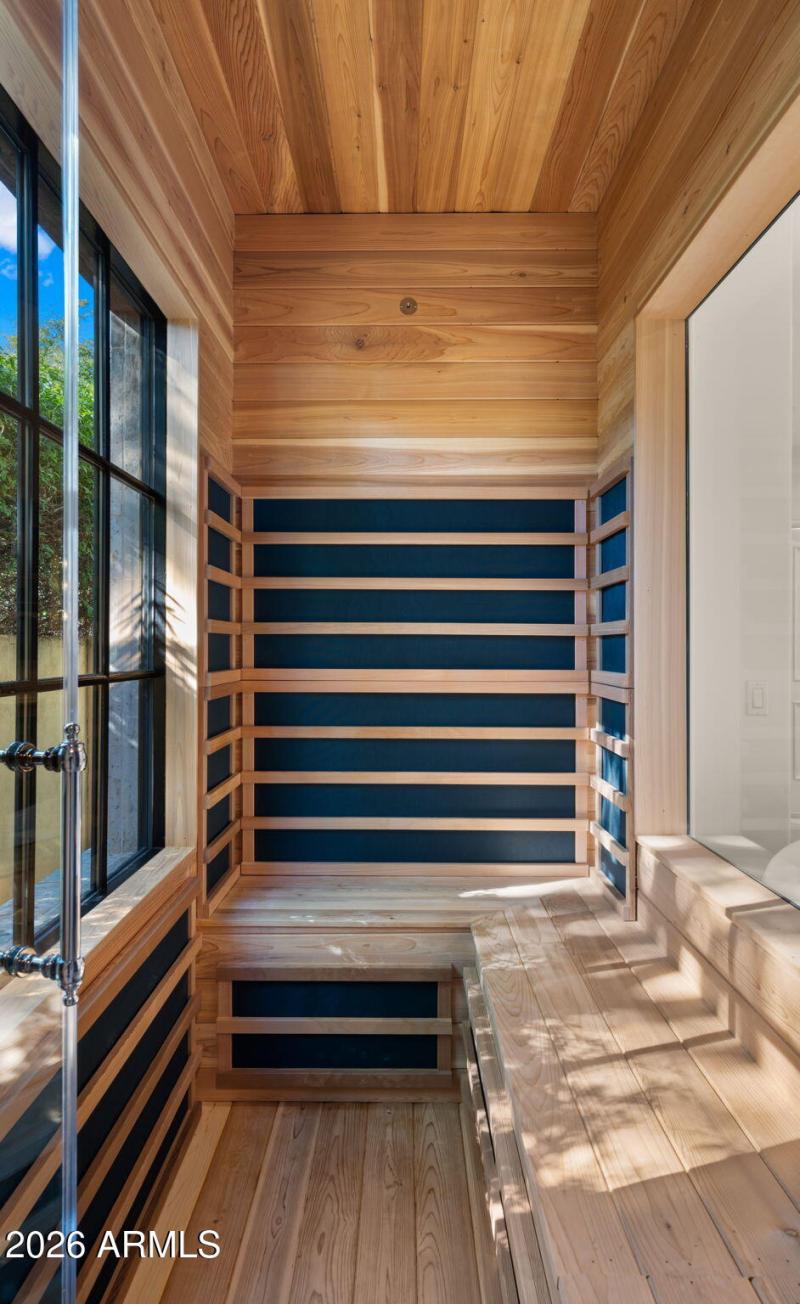 92-web-or-mls-Primary Bedroom10