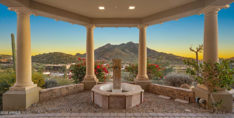 12-web-or-mls-Front yard2