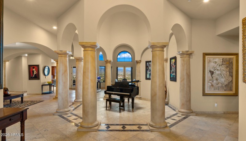 15-web-or-mls-Foyer View