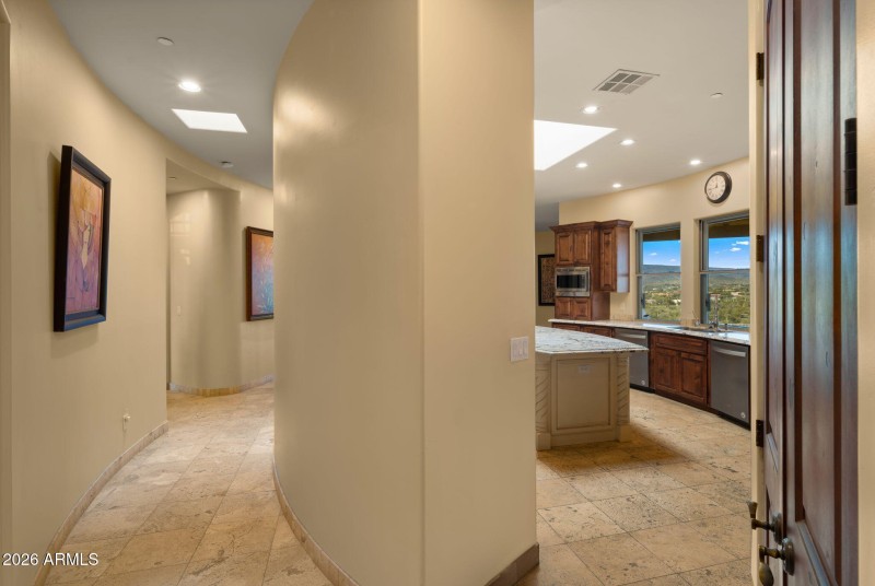 47-web-or-mls-Hallway2