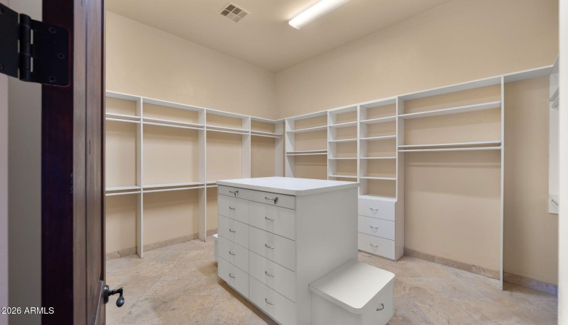 70-web-or-mls-Primary Bedroom Closet2