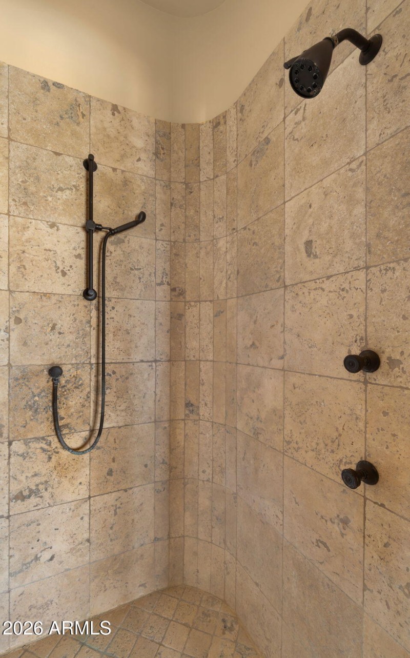 77-web-or-mls-Primary Bedroom1