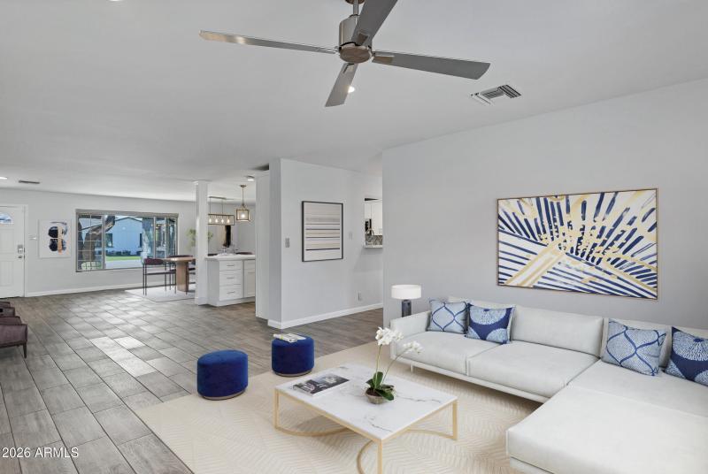 3046_E_Glenrosa_Ave-17_VS[1]