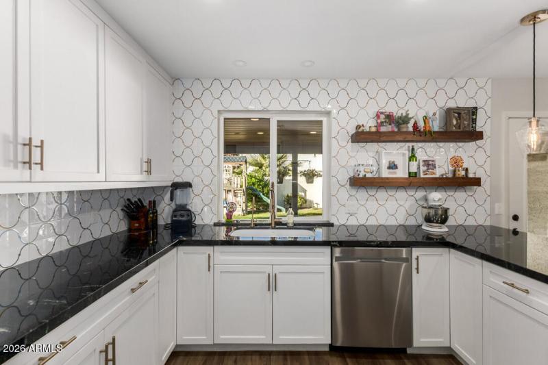 Kitchen w/ Pottery Barn fixtures