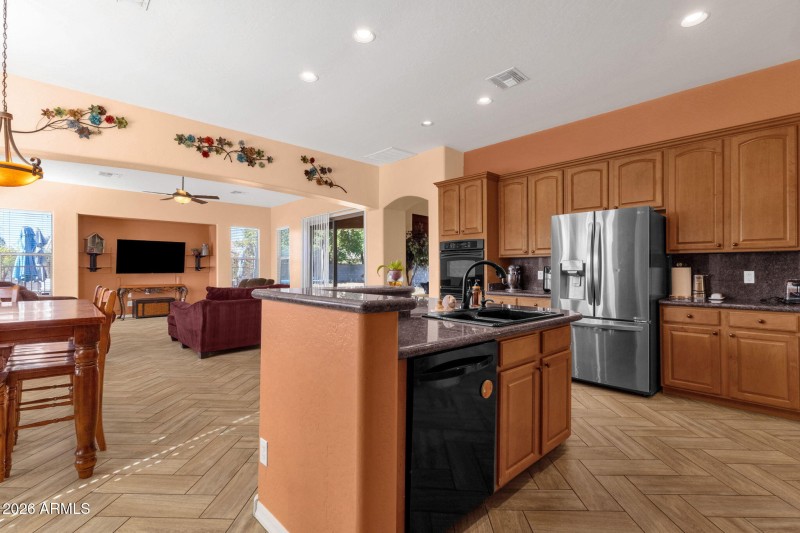 13-web-or-mls-5610-n-lyle-ct