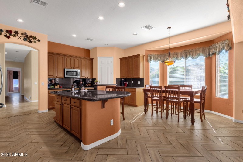 16-web-or-mls-5610-n-lyle-ct