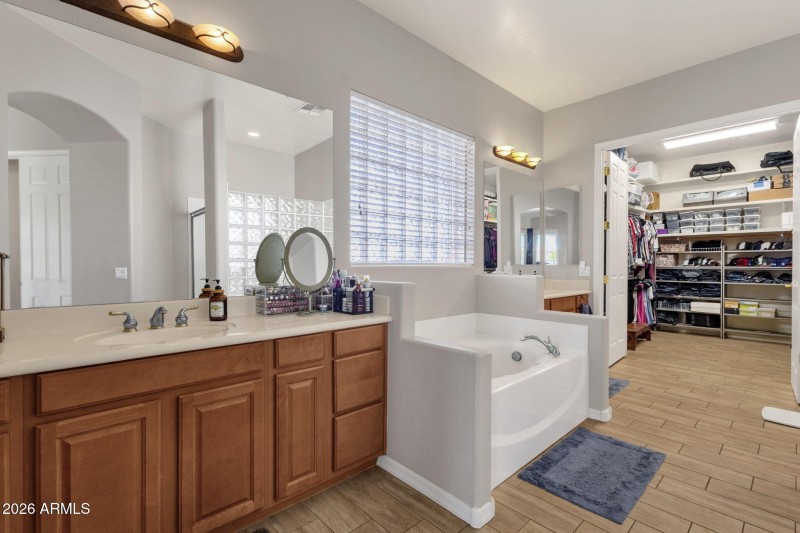 26-web-or-mls-5610-n-lyle-ct