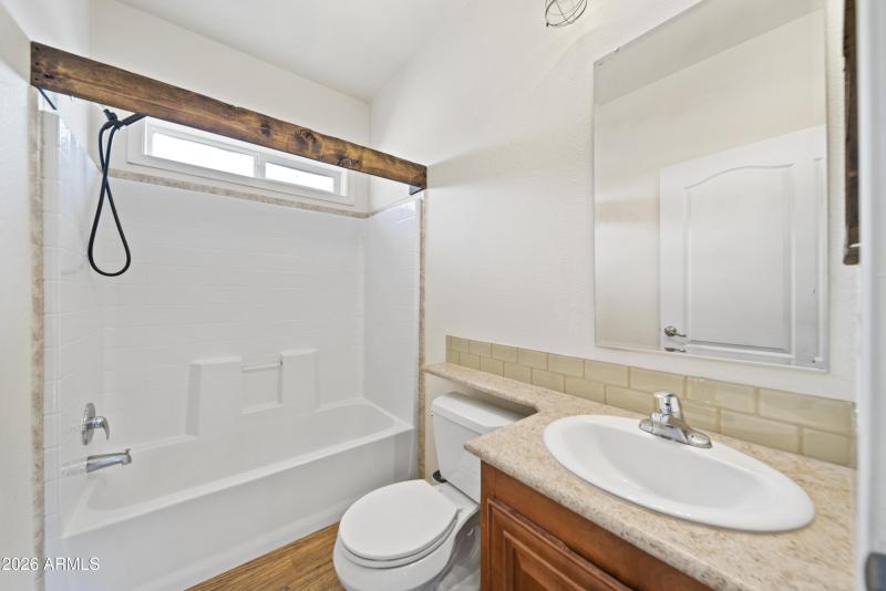 39624 N Central Ave 00021