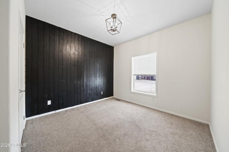 39624 N Central Ave 00022