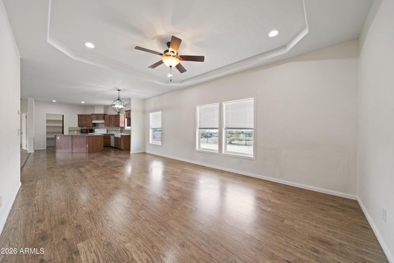 39624 N Central Ave 00025