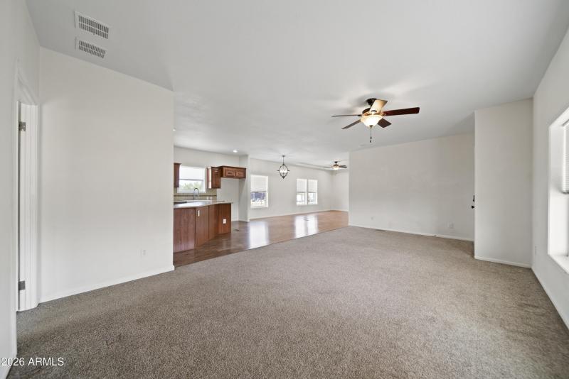 39624 N Central Ave 00028