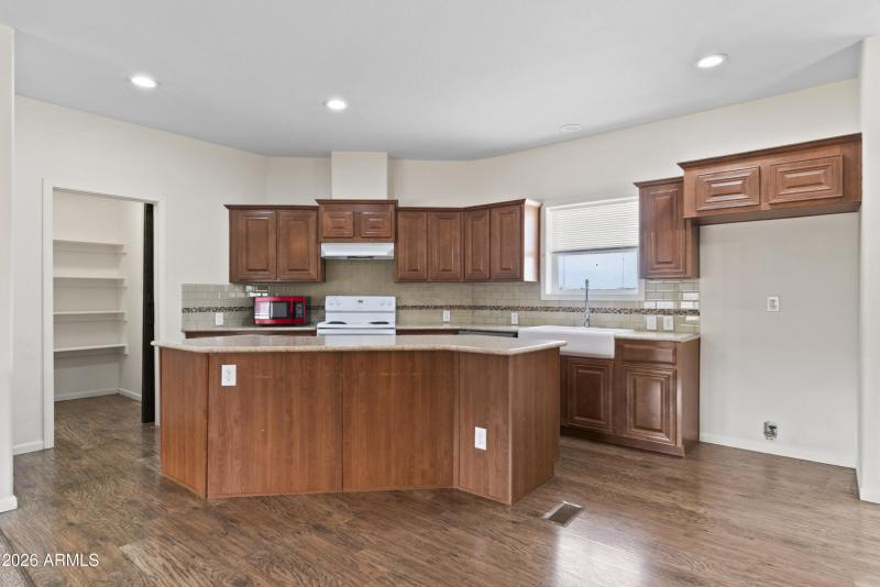 39624 N Central Ave 00030