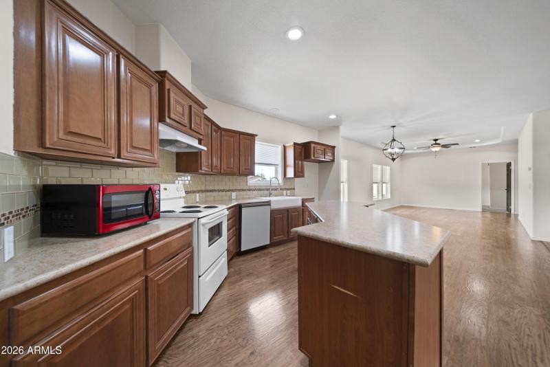 39624 N Central Ave 00032