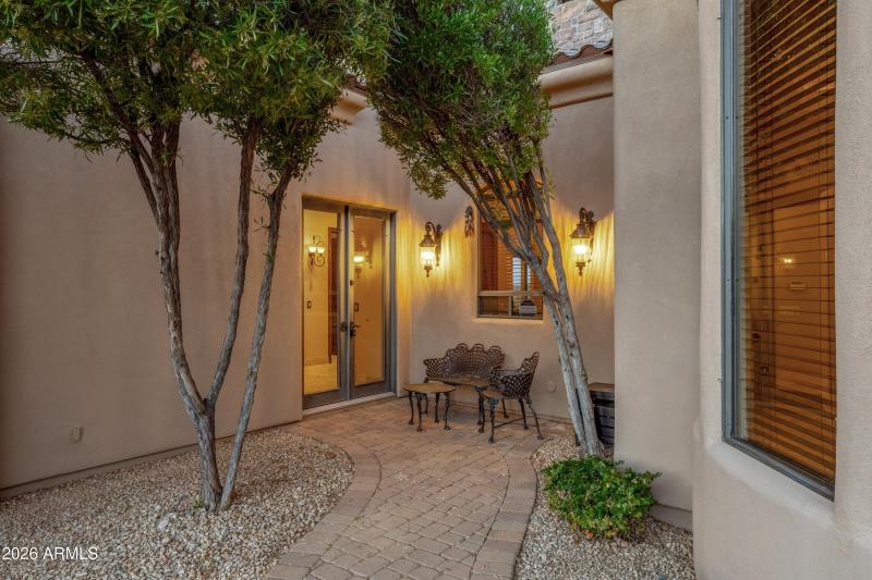 008_Side Entry Patio