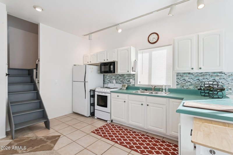 11-web-or-mls-17200-w-bell-rd-869