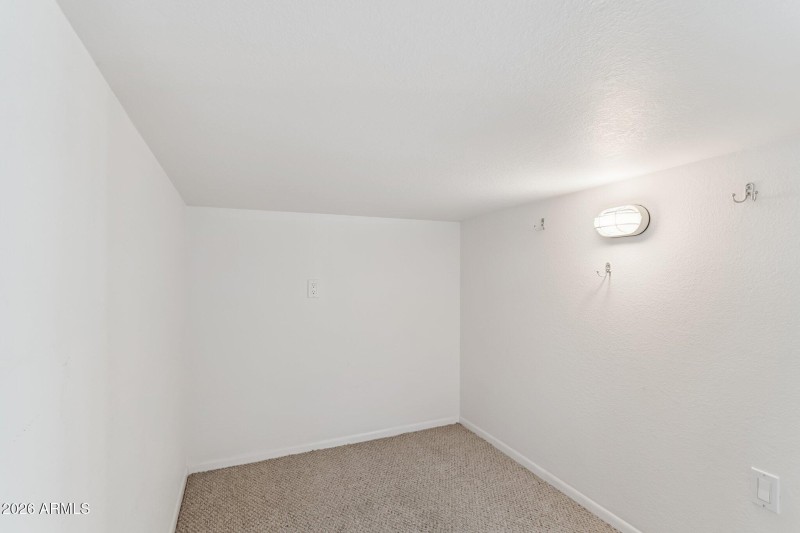 17-web-or-mls-17200-w-bell-rd-869