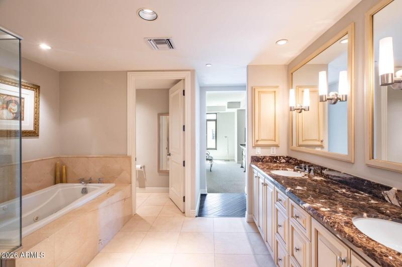 20190930193723932985000000-o