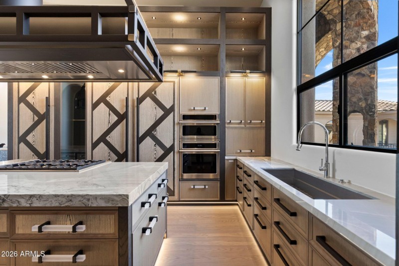 Deep Drawers, Wolf Built-In