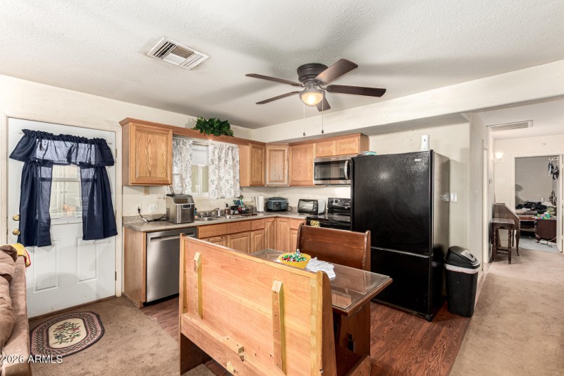 Kitchen & Dining Area in Guest Quarters