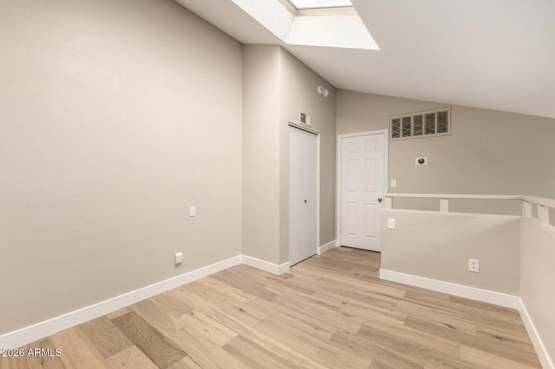 Upstairs Bright Loft