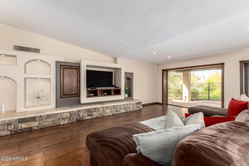 5022 E Calle De Los Flores