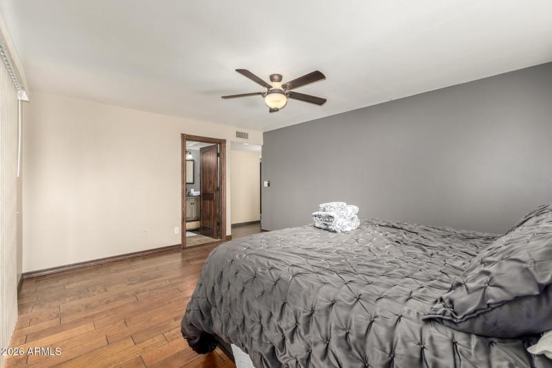 5022 E Calle De Los Flores