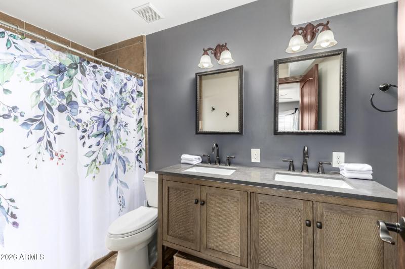 5022 E Calle De Los Flores