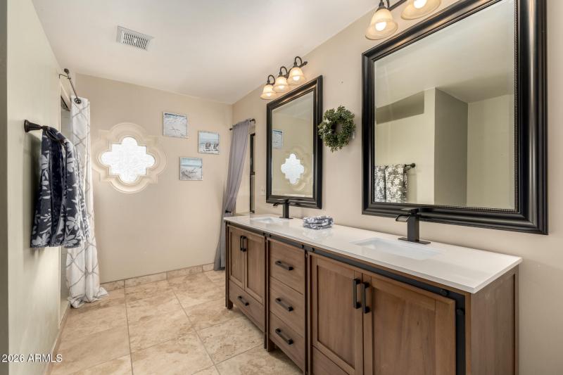 5022 E Calle De Los Flores