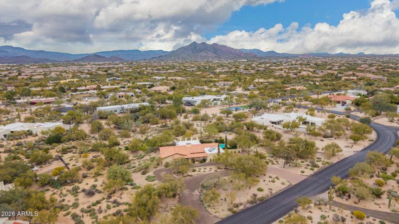 5022 E Calle De Los Flores