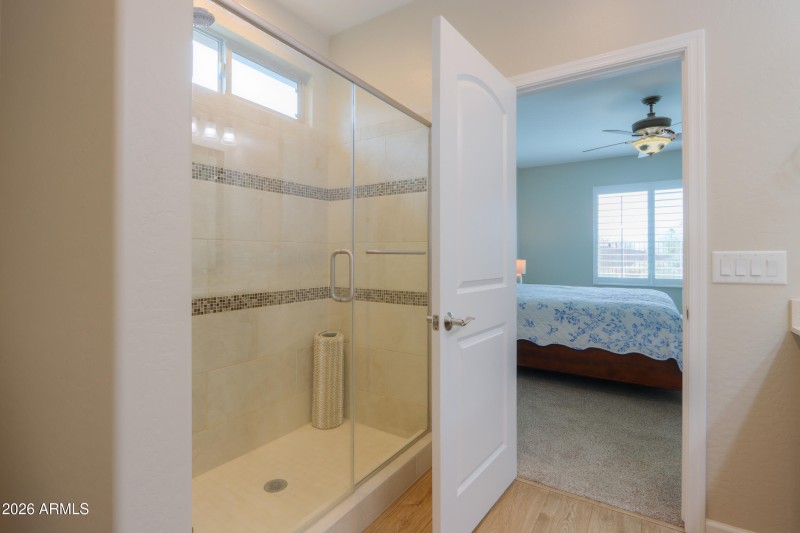 Master walkin shower