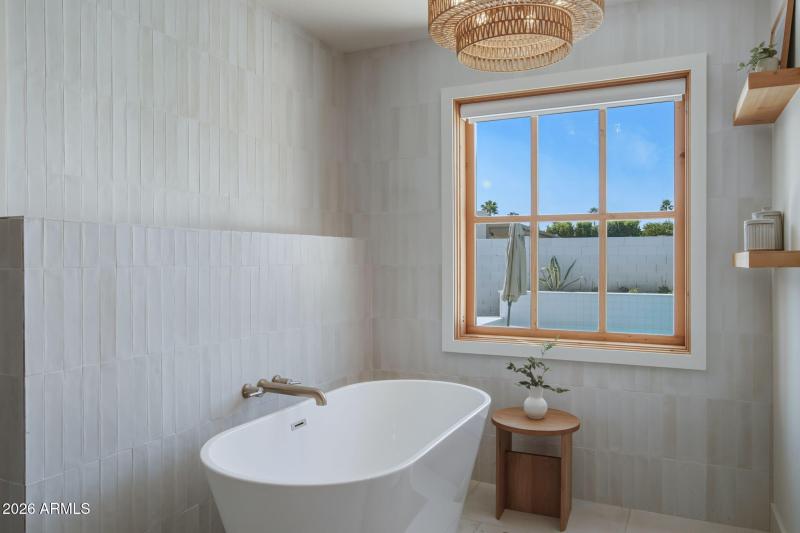 Spa-Inspired Soaking Tub