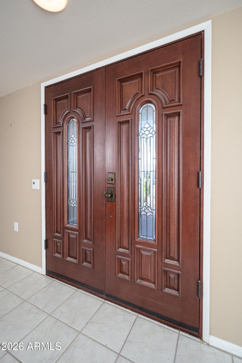 07_Front-Door_01