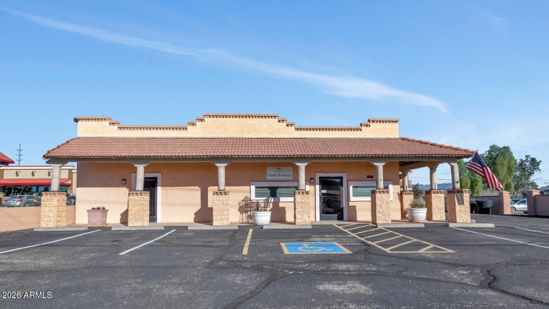 760 W Wickenburg Way-large-006-040-TOD73