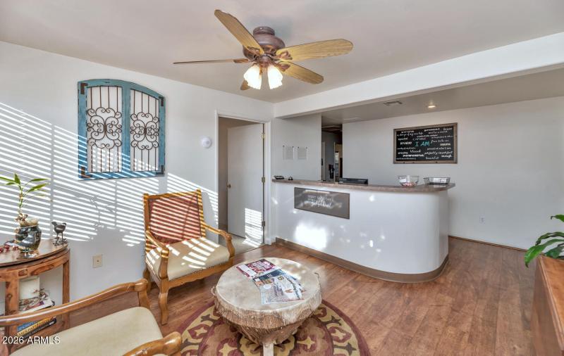 760 W Wickenburg Way-large-027-033-TOD73