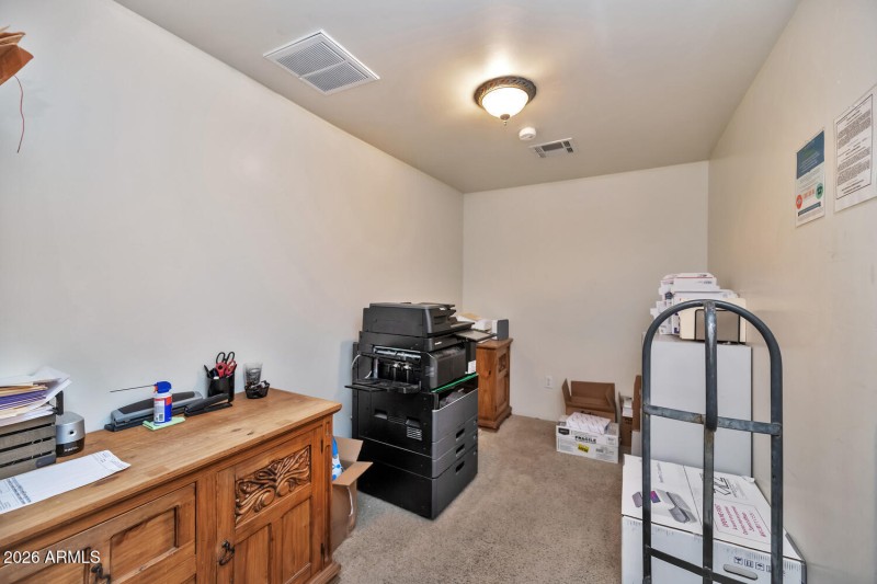 760 W Wickenburg Way-large-039-019-TOD73