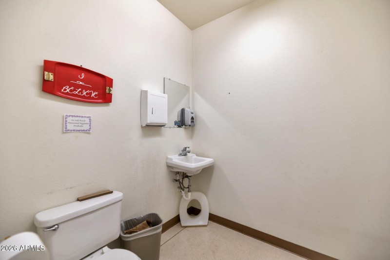 760 W Wickenburg Way-large-049-027-TOD73