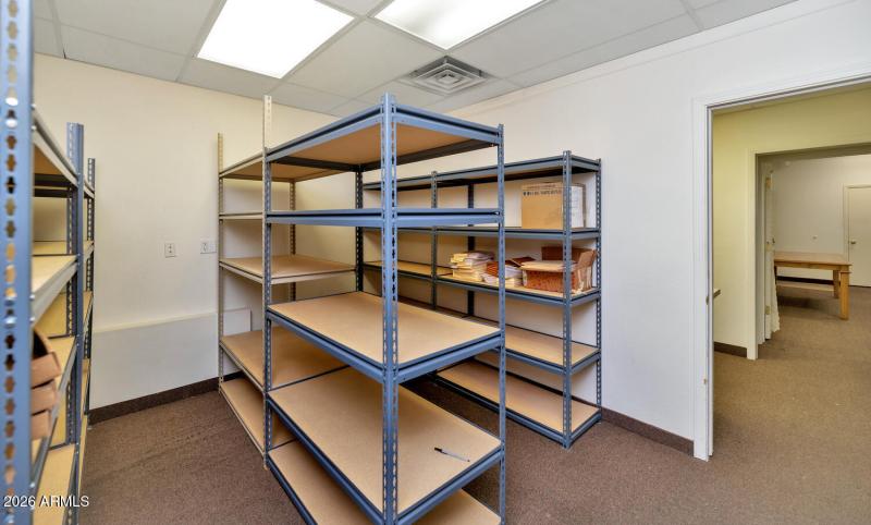 760 W Wickenburg Way-large-056-052-TOD73