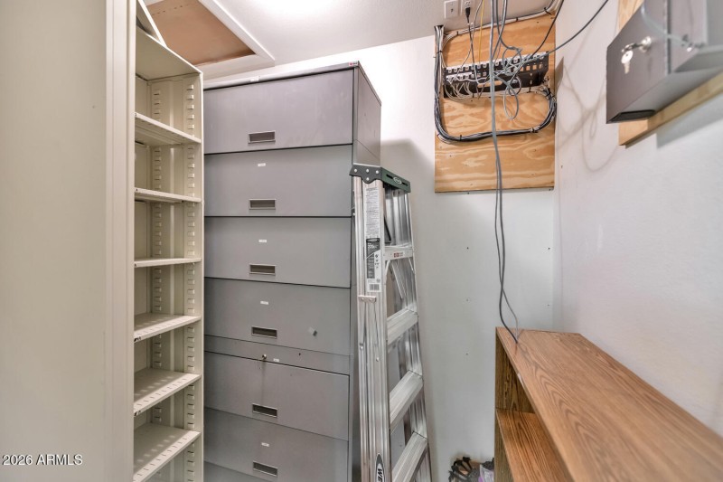 760 W Wickenburg Way-large-057-038-TOD74