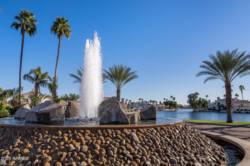 027__1214 W Seashore Dr