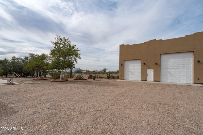 30-Workshop RV Garage