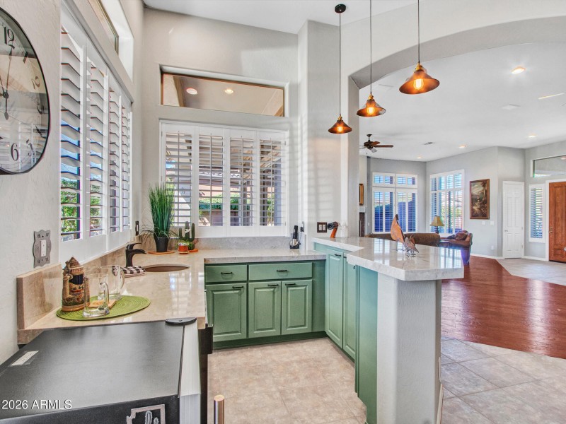 03-Kitchen-and-Wet-bar-(3)