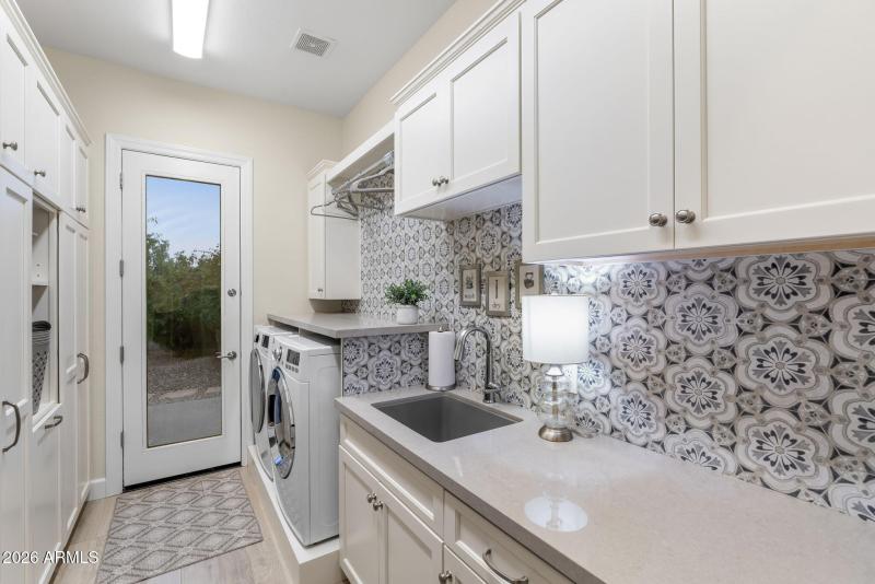 Laundry w/ Extra Storage