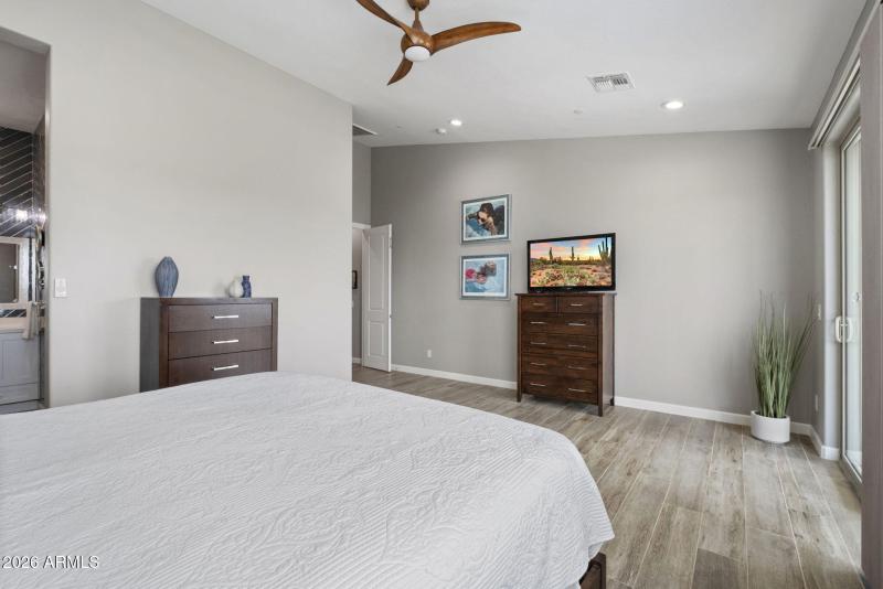 Primary suite bedroom