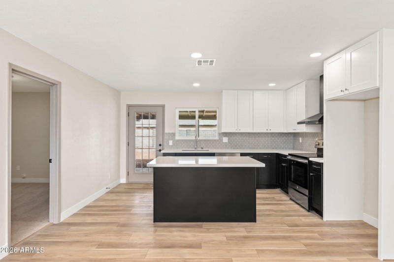 3556 E Helena Dr - 08