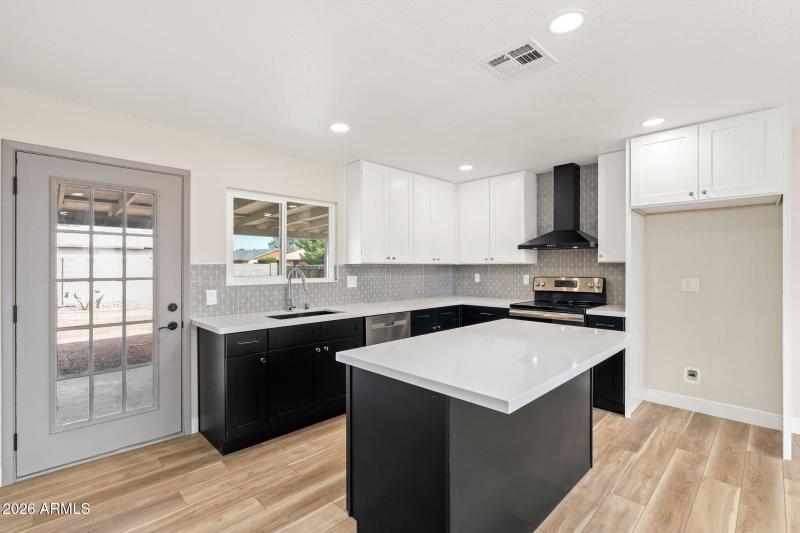 3556 E Helena Dr - 09