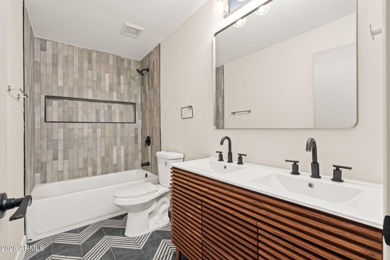 3556 E Helena Dr - 16