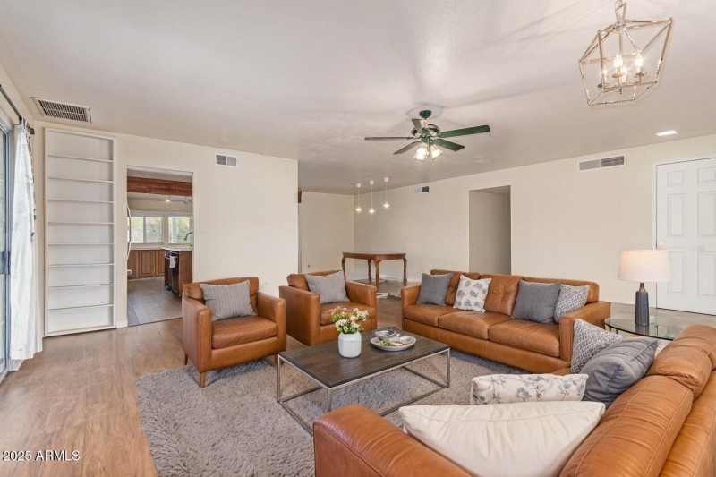 2300 E CONCORDA Dr - Living Room