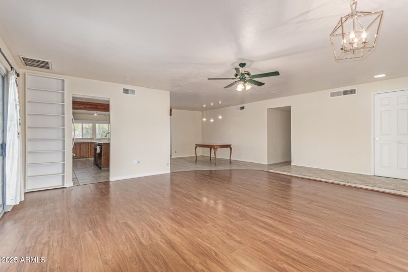 2300 E CONCORDA Dr - Living Room